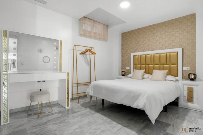 Image No.56-6 Bed Semi-Detached for sale