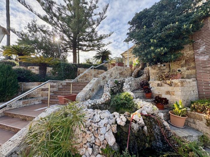 Image No.10-5 Bed Villa for sale