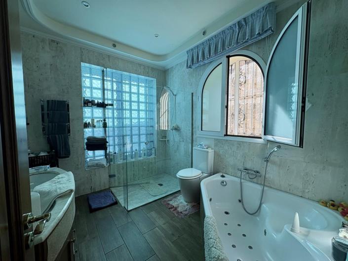 Image No.21-5 Bed Villa for sale