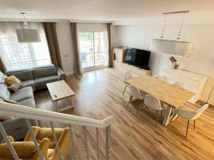 Image No.2-4 Bed Townhouse for sale