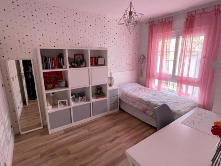 Image No.18-4 Bed Townhouse for sale