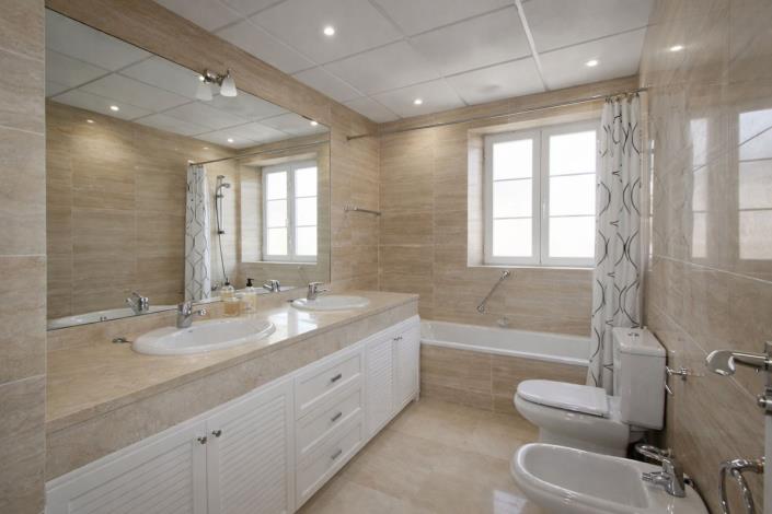 Image No.40-3 Bed Semi-Detached for sale