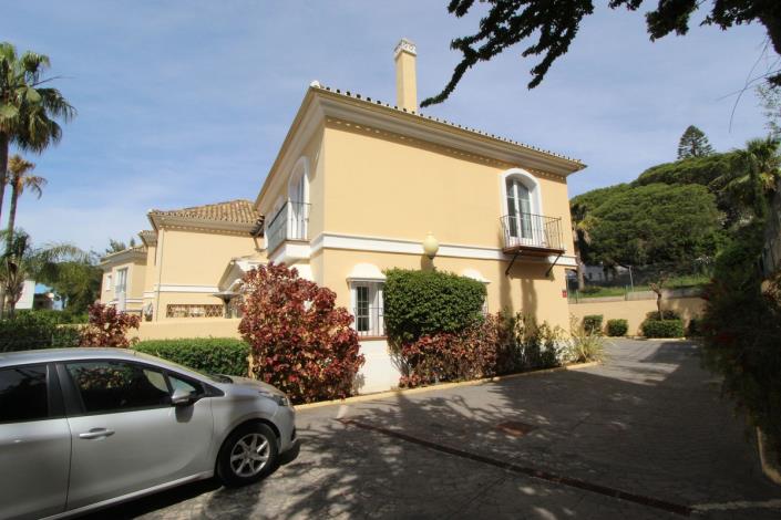 Image No.50-3 Bed Semi-Detached for sale