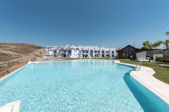 Image No.21-3 Bed Apartment for sale