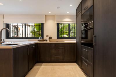 10-bb915d1cb19341576dcdc994b81ab9c5