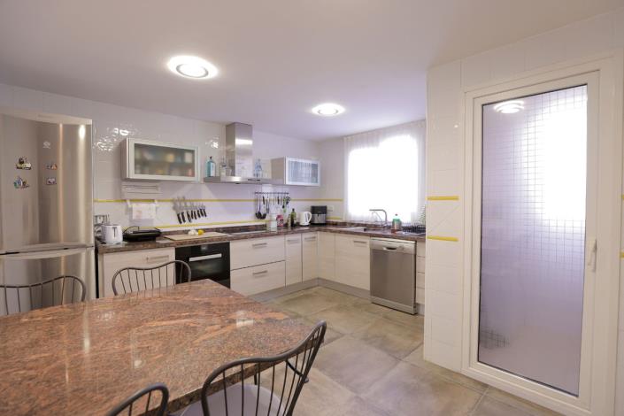 Image No.14-3 Bed Apartment for sale