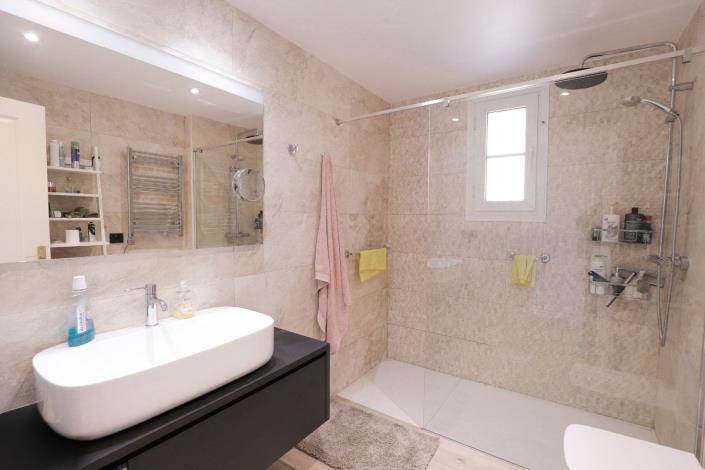 Image No.20-3 Bed Apartment for sale