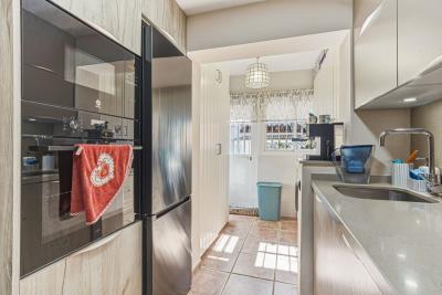 10-bb915d1cb19341576dcdc994b81ab9c5