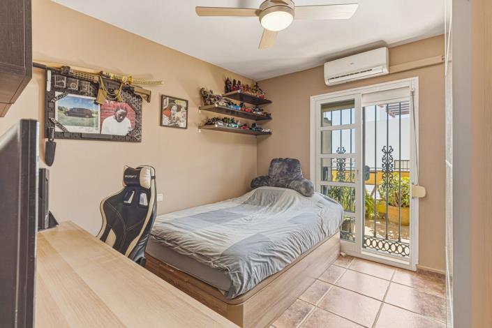 Image No.19-3 Bed Townhouse for sale