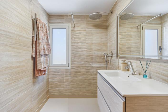 Image No.20-3 Bed Townhouse for sale