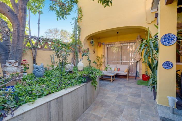 Image No.26-3 Bed Townhouse for sale