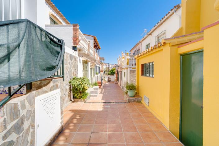 Image No.30-3 Bed Townhouse for sale