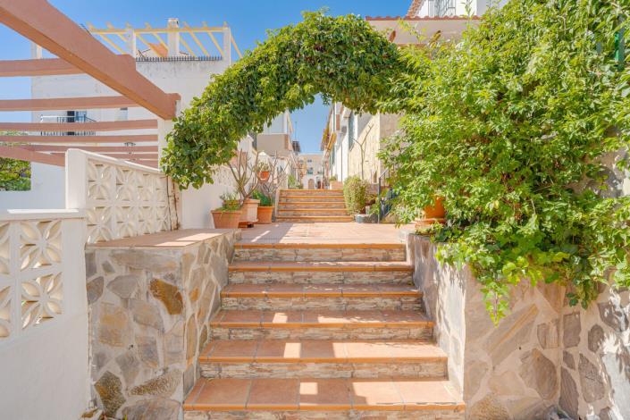 Image No.29-3 Bed Townhouse for sale