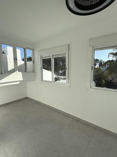 Image No.24-3 Bed Penthouse for sale