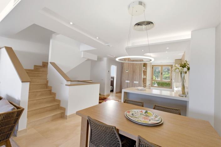 Image No.10-3 Bed Townhouse for sale