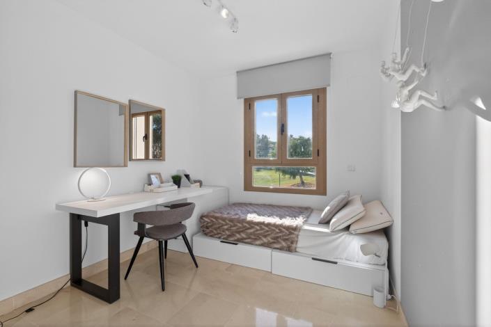 Image No.18-3 Bed Townhouse for sale