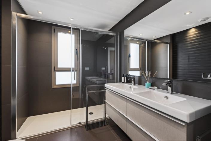 Image No.17-3 Bed Townhouse for sale