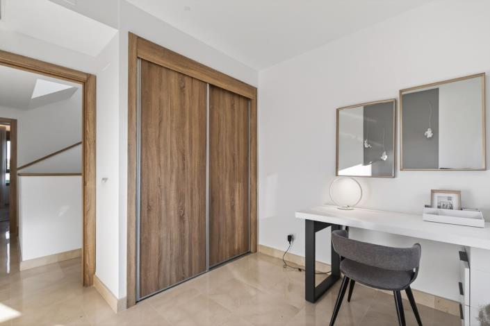 Image No.19-3 Bed Townhouse for sale