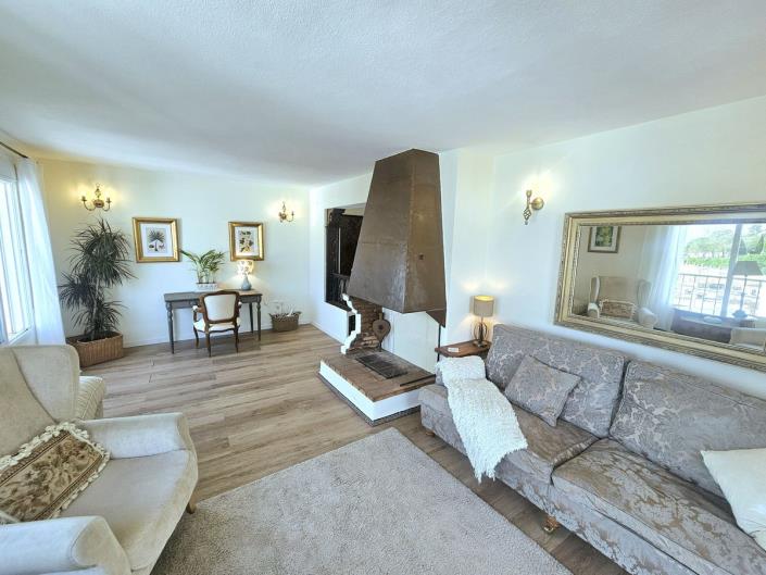 Image No.4-2 Bed Semi-Detached for sale