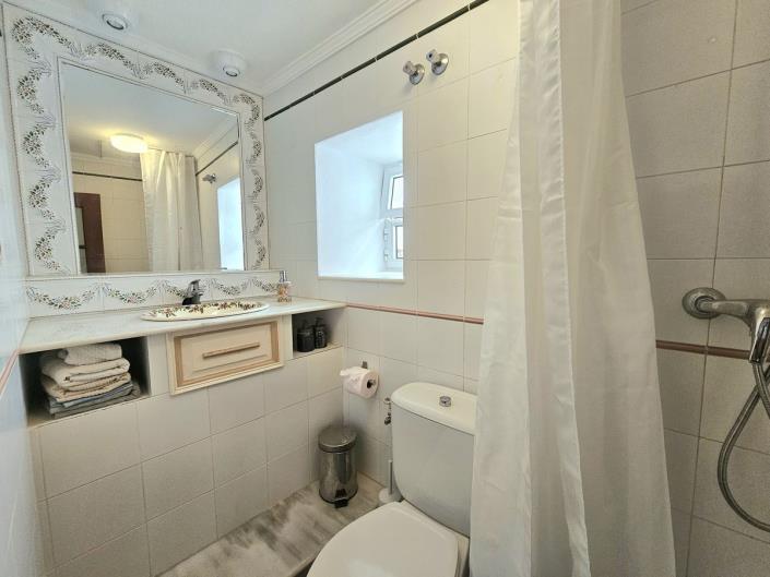 Image No.13-2 Bed Semi-Detached for sale