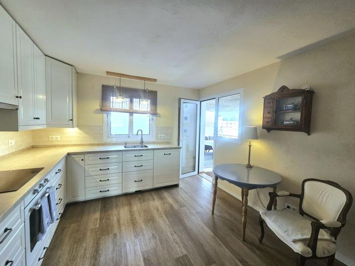 Image No.16-2 Bed Semi-Detached for sale