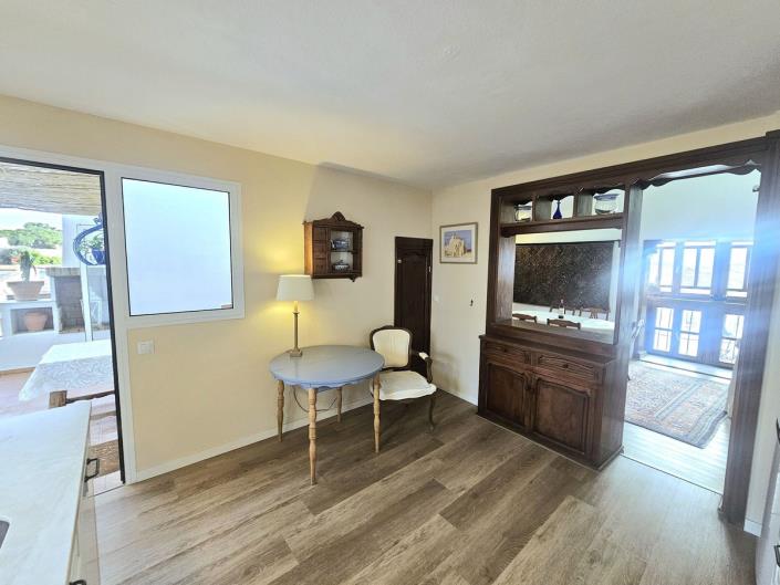 Image No.22-2 Bed Semi-Detached for sale