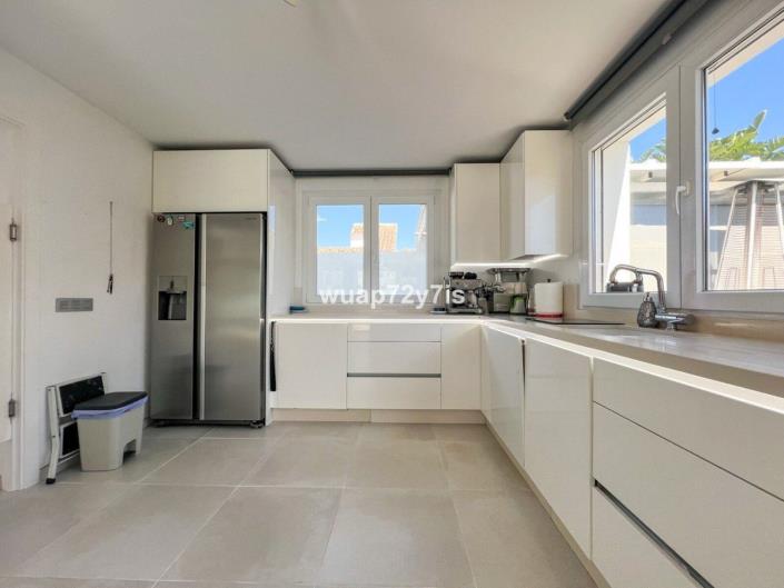 Image No.10-3 Bed Villa for sale