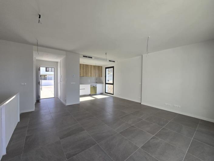 Image No.10-3 Bed Semi-Detached for sale