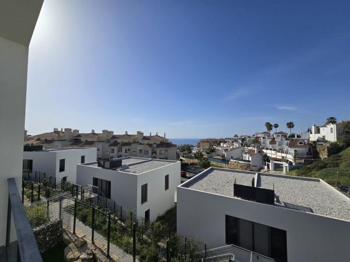 Image No.9-3 Bed Semi-Detached for sale