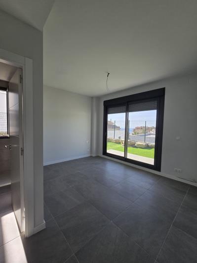 Image No.18-3 Bed Semi-Detached for sale