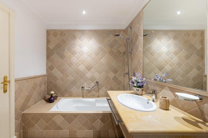 Image No.11-2 Bed Apartment for sale