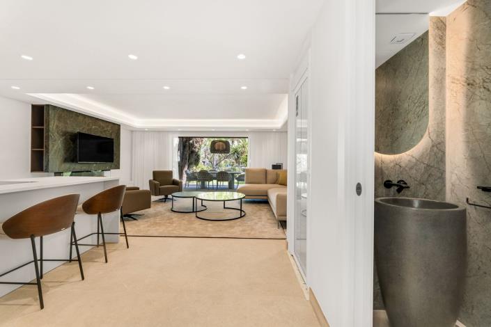 Image No.10-4 Bed Townhouse for sale