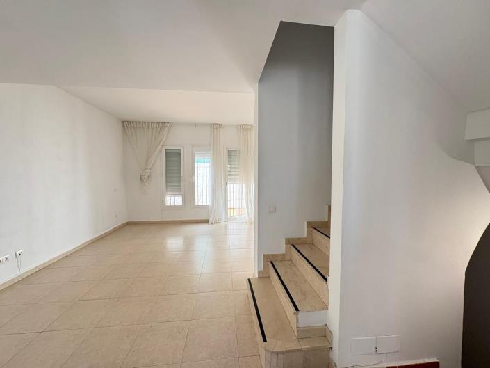 Image No.4-4 Bed Townhouse for sale