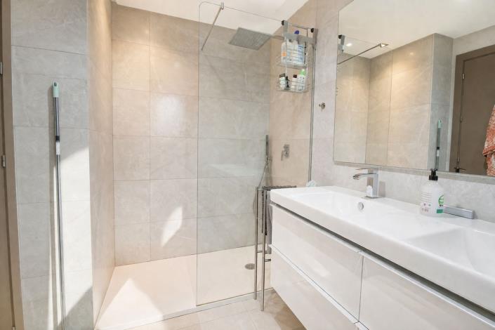 Image No.21-3 Bed Apartment for sale