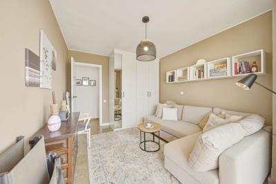 10-bb915d1cb19341576dcdc994b81ab9c5