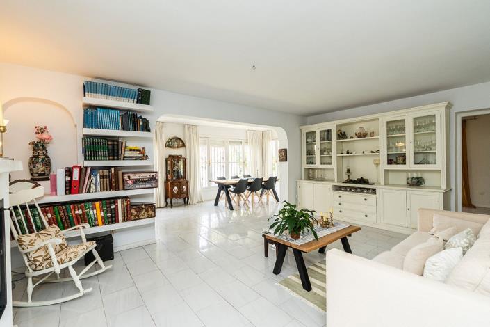 Image No.2-6 Bed Villa for sale