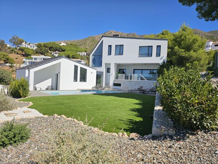 Image No.2-3 Bed Villa for sale