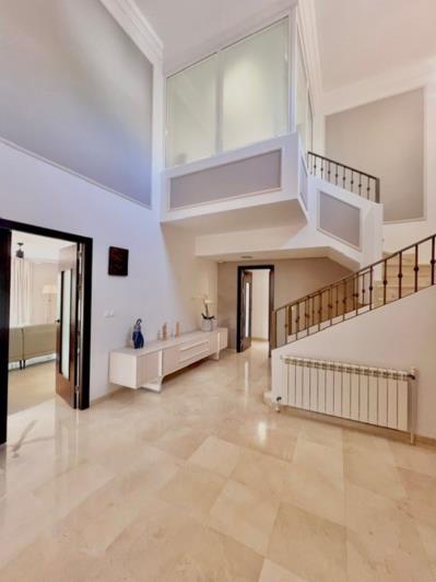 Image No.3-5 Bed Villa for sale