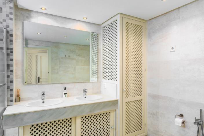 Image No.19-2 Bed Apartment for sale