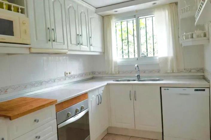 Image No.12-5 Bed Townhouse for sale