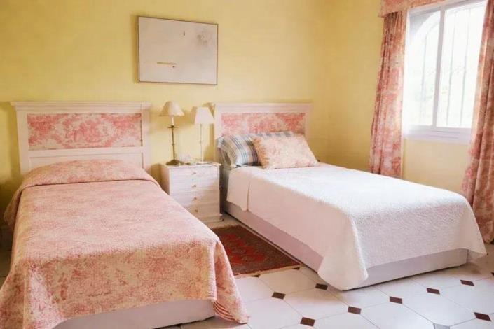 Image No.16-5 Bed Townhouse for sale