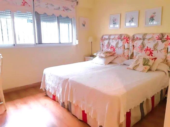 Image No.18-5 Bed Townhouse for sale