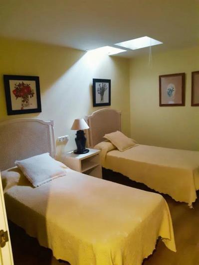 Image No.21-5 Bed Townhouse for sale