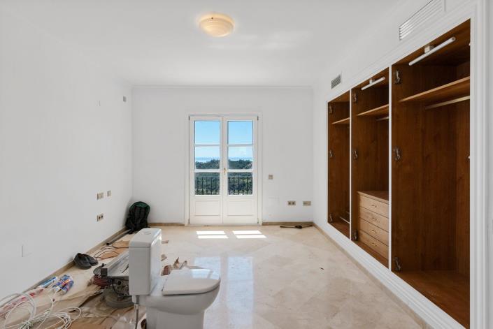 Image No.22-4 Bed Townhouse for sale