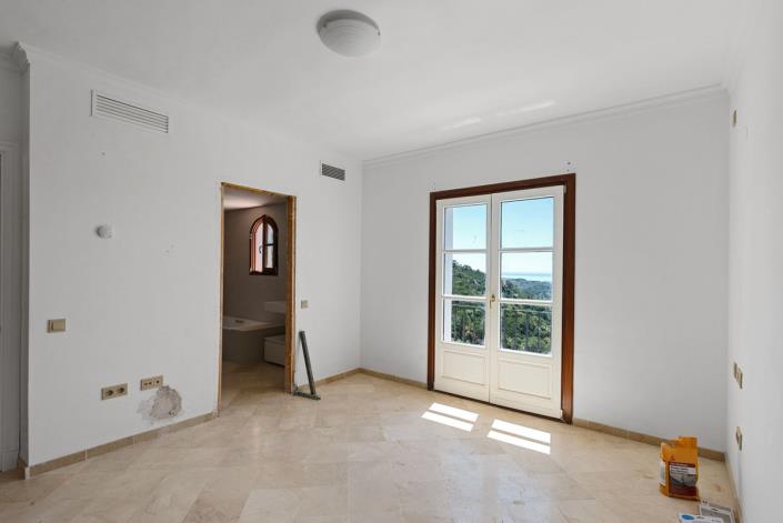 Image No.24-4 Bed Townhouse for sale