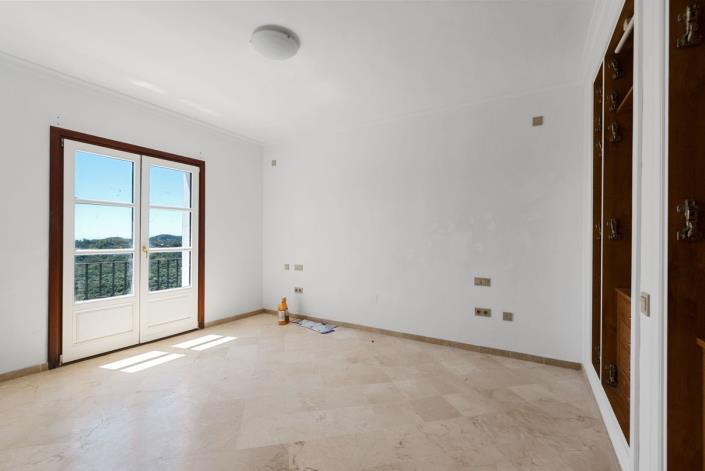 Image No.23-4 Bed Townhouse for sale