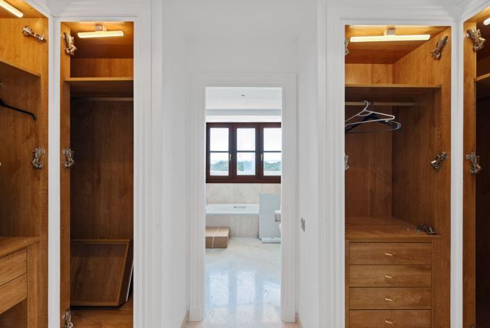 Image No.27-4 Bed Townhouse for sale