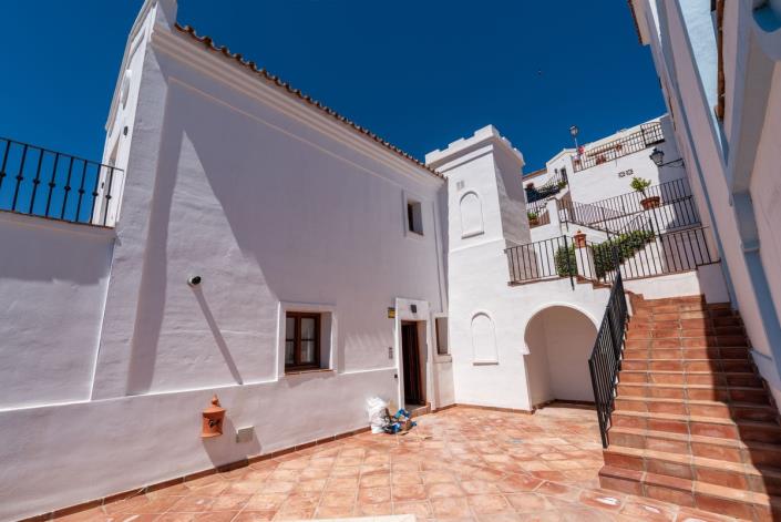 Image No.28-4 Bed Townhouse for sale