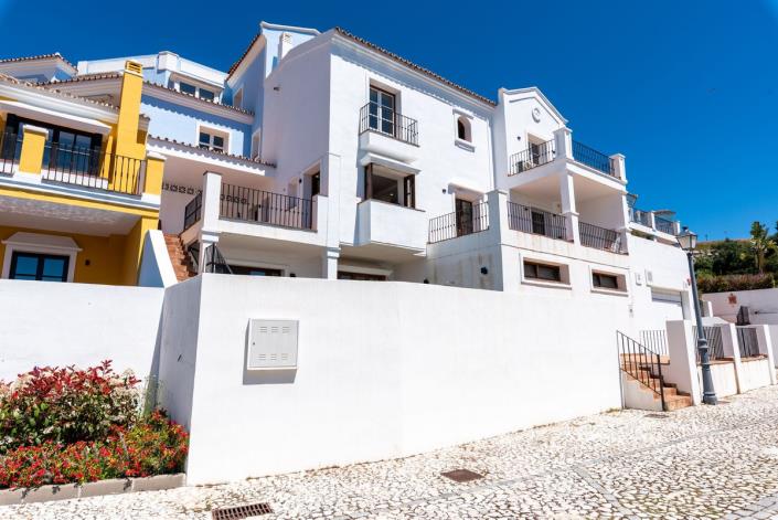 Image No.30-4 Bed Townhouse for sale