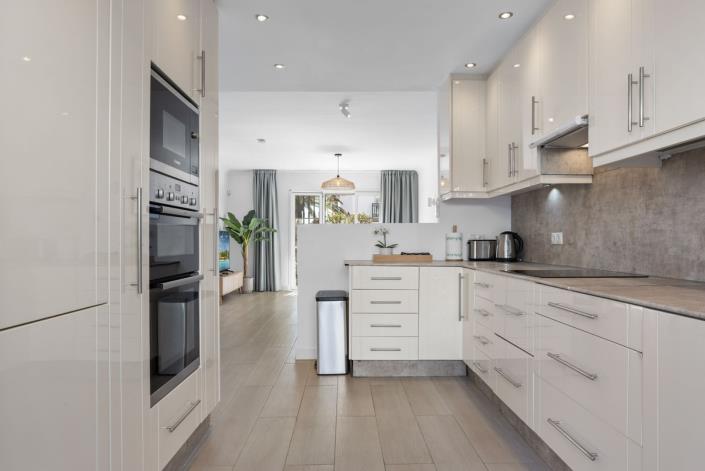 Image No.12-3 Bed Townhouse for sale